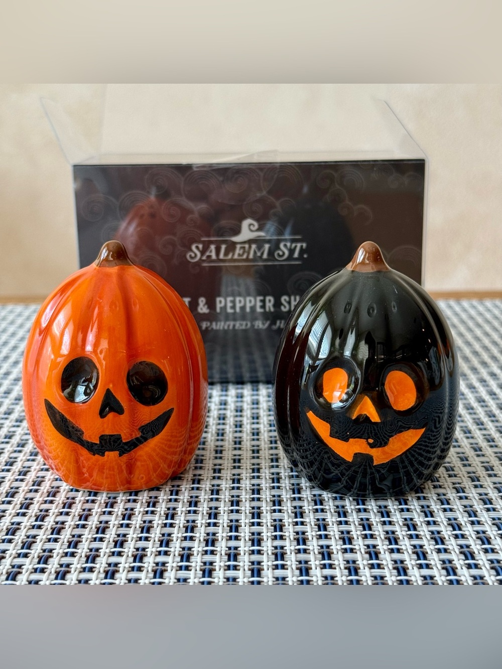 Salem St Halloween Jack-o'-Lantern Salt & Pepper Shakers - Black & Orange NEW! - Picture 2 of 3